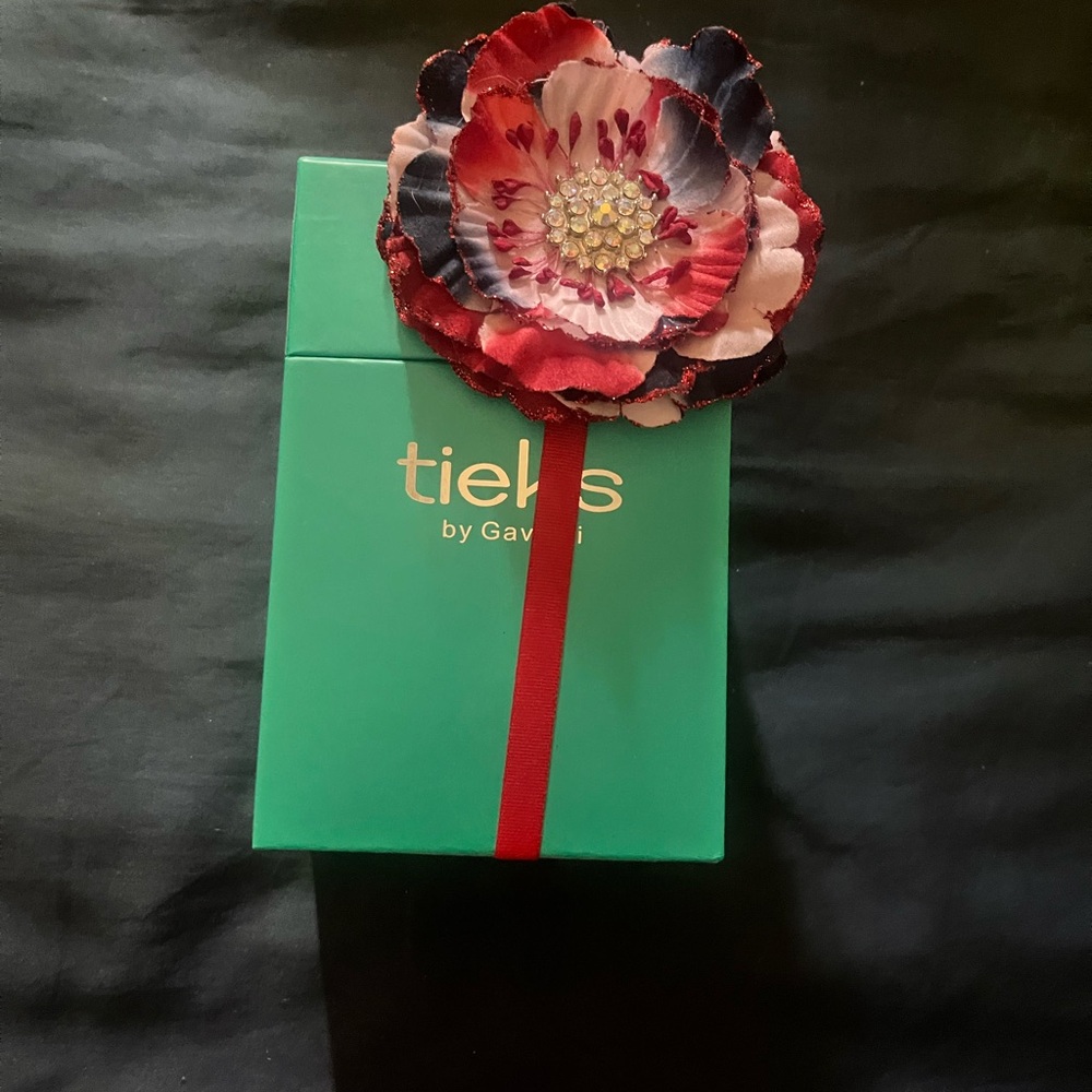 Tieks NEW Limited Edition True Love Red with box & bow. Size 7. - Picture 3 of 4